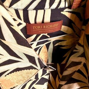 Tori Richard Leaf Pattern Shirt in Black and Tan